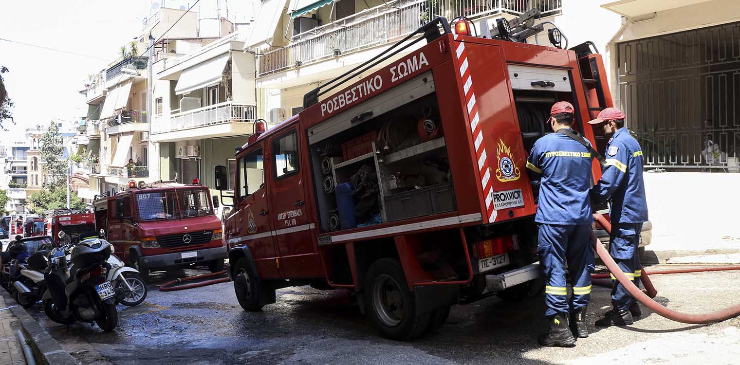 Οικογενειακή τραγωδία στην Κυψέλη: Απανθρακωμένο βρήκαν το ηλικιωμένο ζευγάρι οι πυροσβέστες