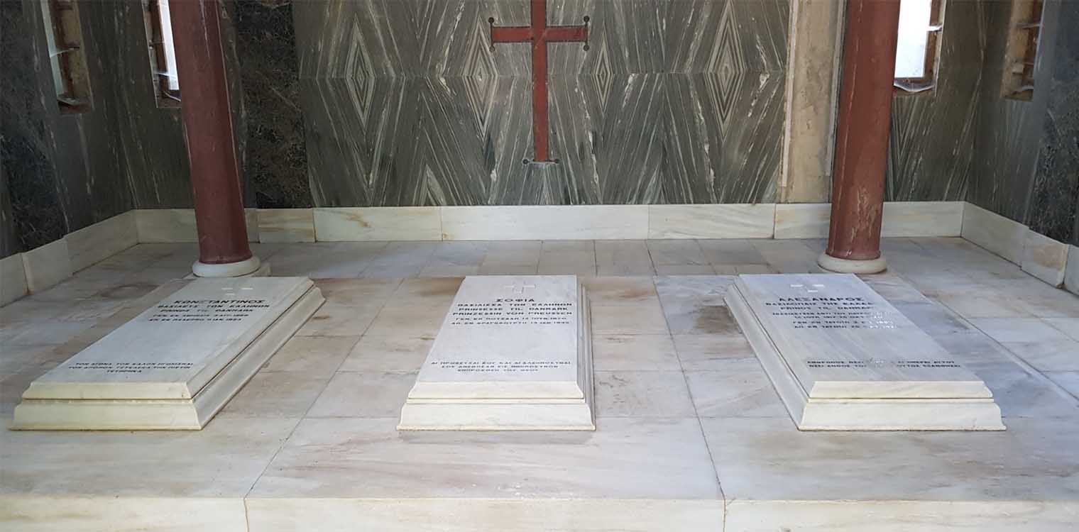 O Σύλλογος Φίλοι Κτήματος Τατοΐου και Διεύθυνσης Συντήρησης Αρχαίων και Νεωτέρων Μνημείων του ΥΠΠΟΑ για βανδαλισμό σε Τατόι