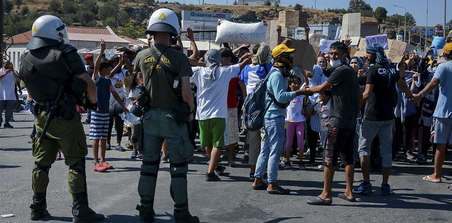 Έκρυθμη η κατάσταση στη Λέσβο: Στήνουν νέο ΚΥΤ στο Καρά Τεπέ - Αντιδρούν πρόσφυγες και κάτοικοι