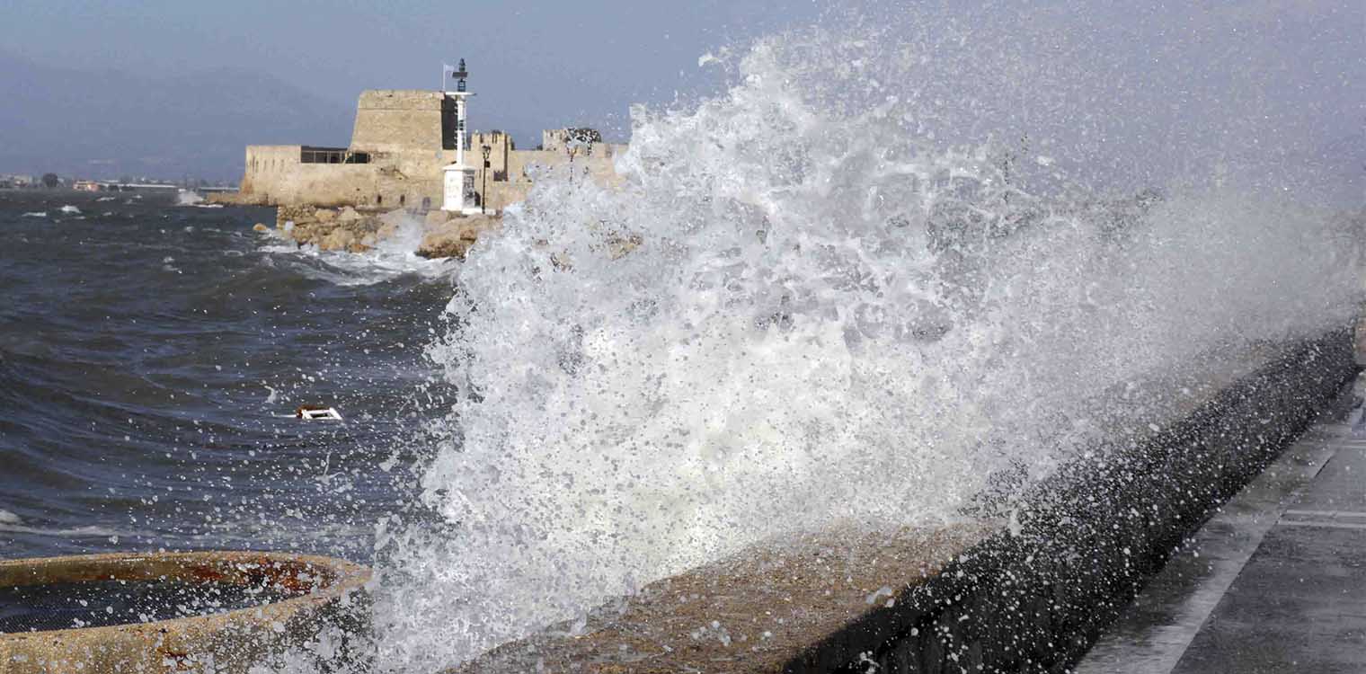 Καιρός: Δυνατοί άνεμοι και 35άρια το εκρηκτικό κοκτέιλ για τα επόμενα 24ωρα