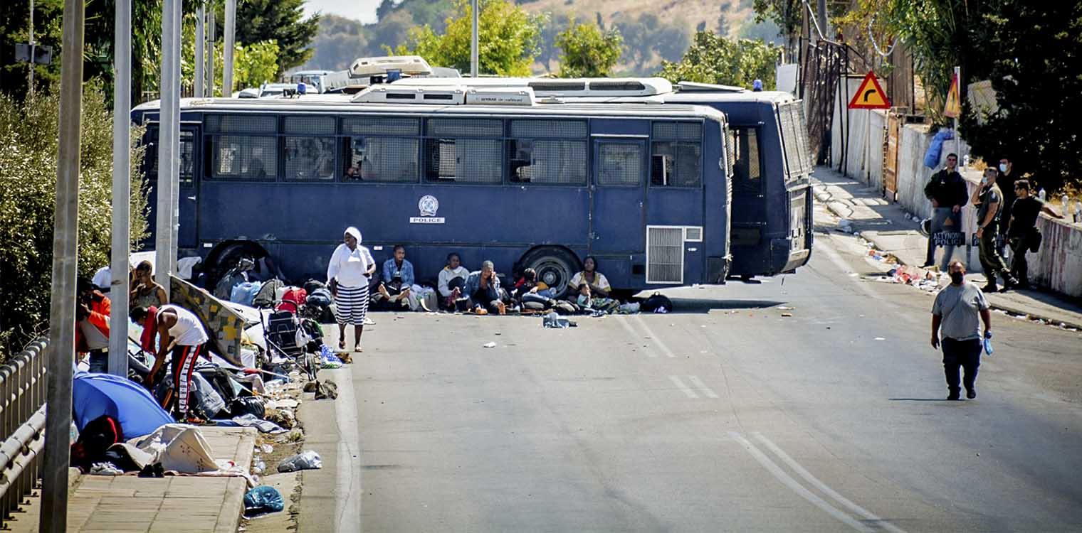 Καζάνι που βράζει η Λέσβος: Κάτοικοι και μετανάστες δεν θέλουν επιστροφή στη Μόρια