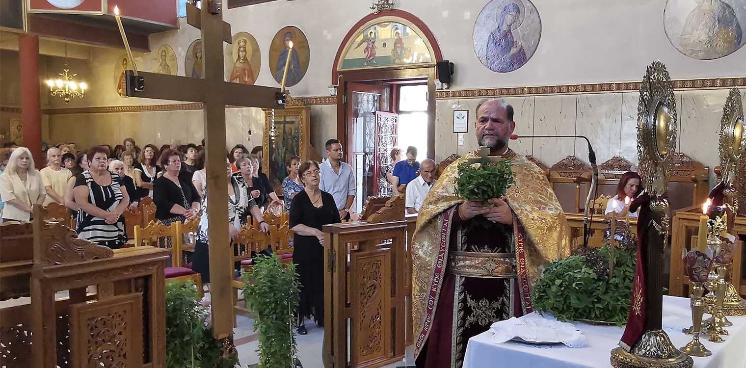 Η Ύψωση του κορυφαίου συμβόλου θυσίας και αγιασμού, στον Άγιο Σπυρίδωνα Πύργου