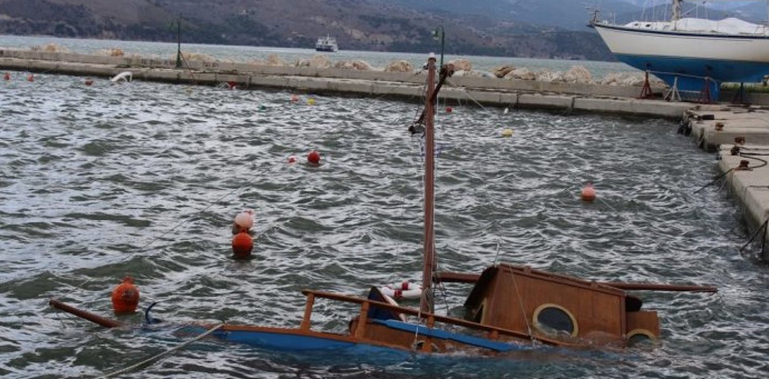 Κακοκαιρία «Ιανός»: Βυθίστηκαν 43 σκάφη μέσα σε 48 ώρες στην Κεφαλονιά