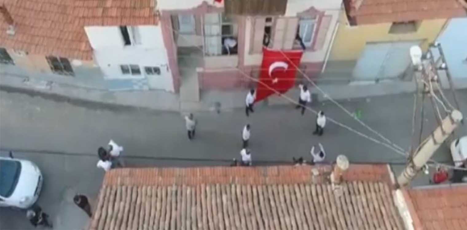 Εθνικιστική παράσταση Τούρκων μπροστά από το σπίτι του Αριστοτέλη Ωνάση (βίντεο)