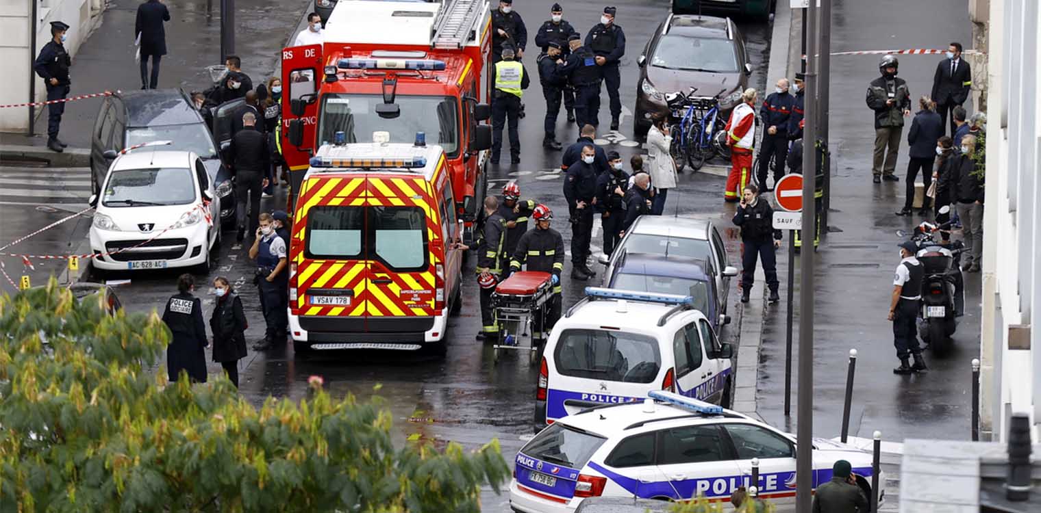 Ξύπνησαν μνήμες 2015 στο Παρίσι από τα μαχαιρώματα έξω από τα παλιά γραφεία του Charlie Hebdo