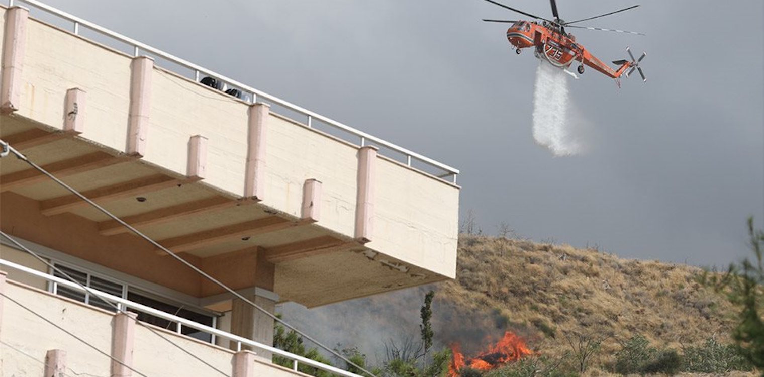 Αθήνα: Φωτιά στον Καρέα