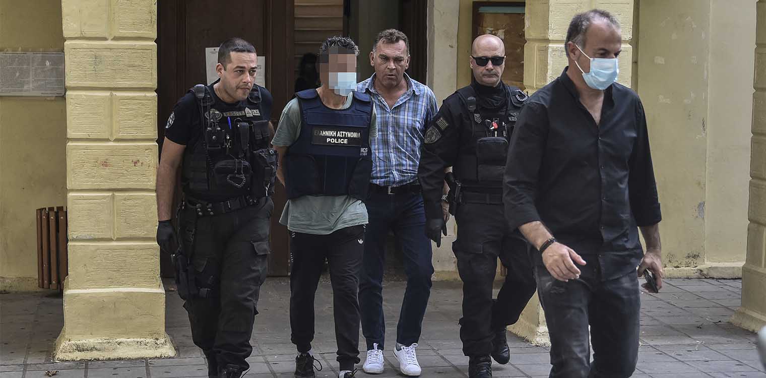 Σοκ στην Πρέβεζα: "Θερμόαιμος" τραυμάτισε με καραμπίνα τον αδελφό του και σκότωσε γείτονα που προσπάθησε να τον σταματήσει