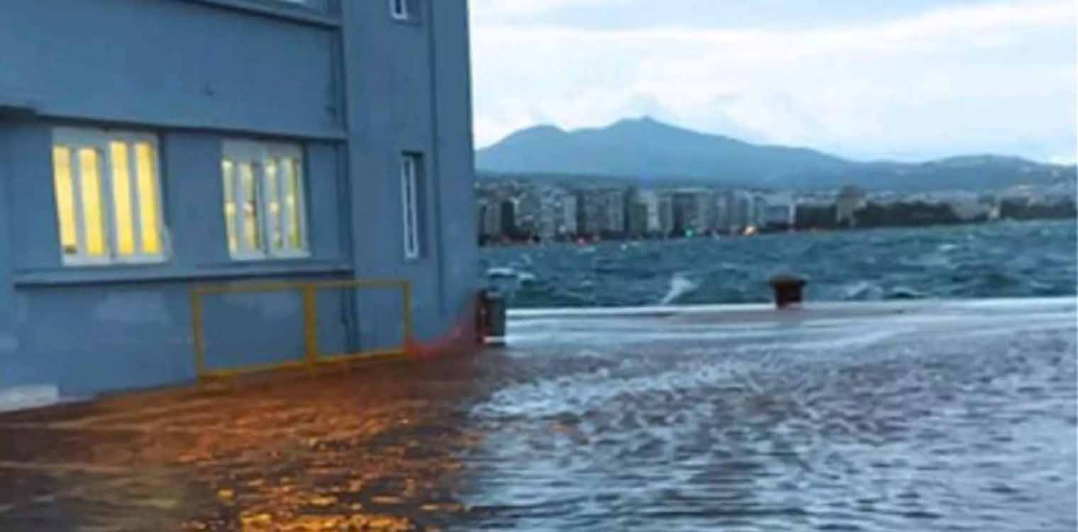 Κακοκαιρία στη Θεσσαλονίκη: Ο Θερμαϊκός βγήκε στη … στεριά - Δείτε φωτογραφίες
