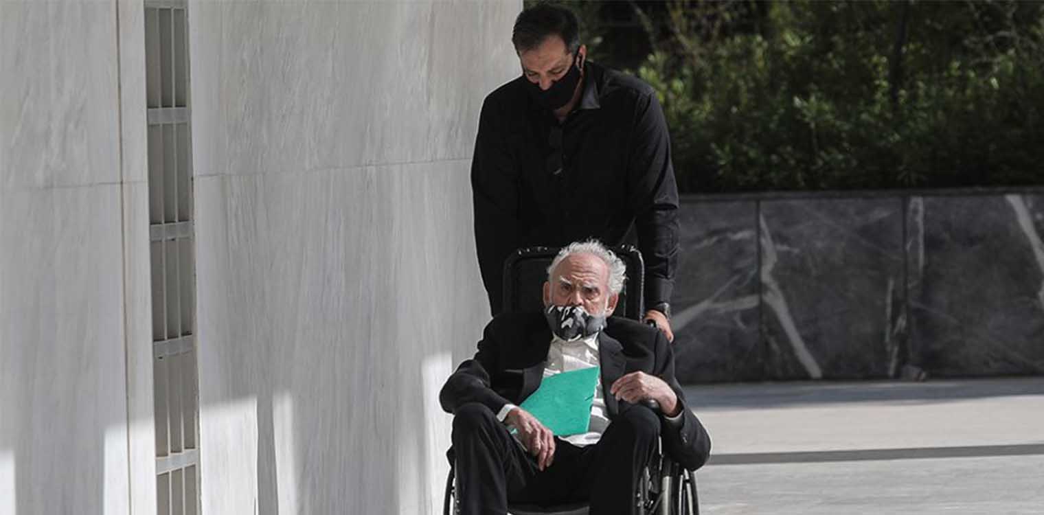 Στον Άρειο Πάγο με αναπηρικό καροτσάκι ο Άκης Τσοχατζόπουλος