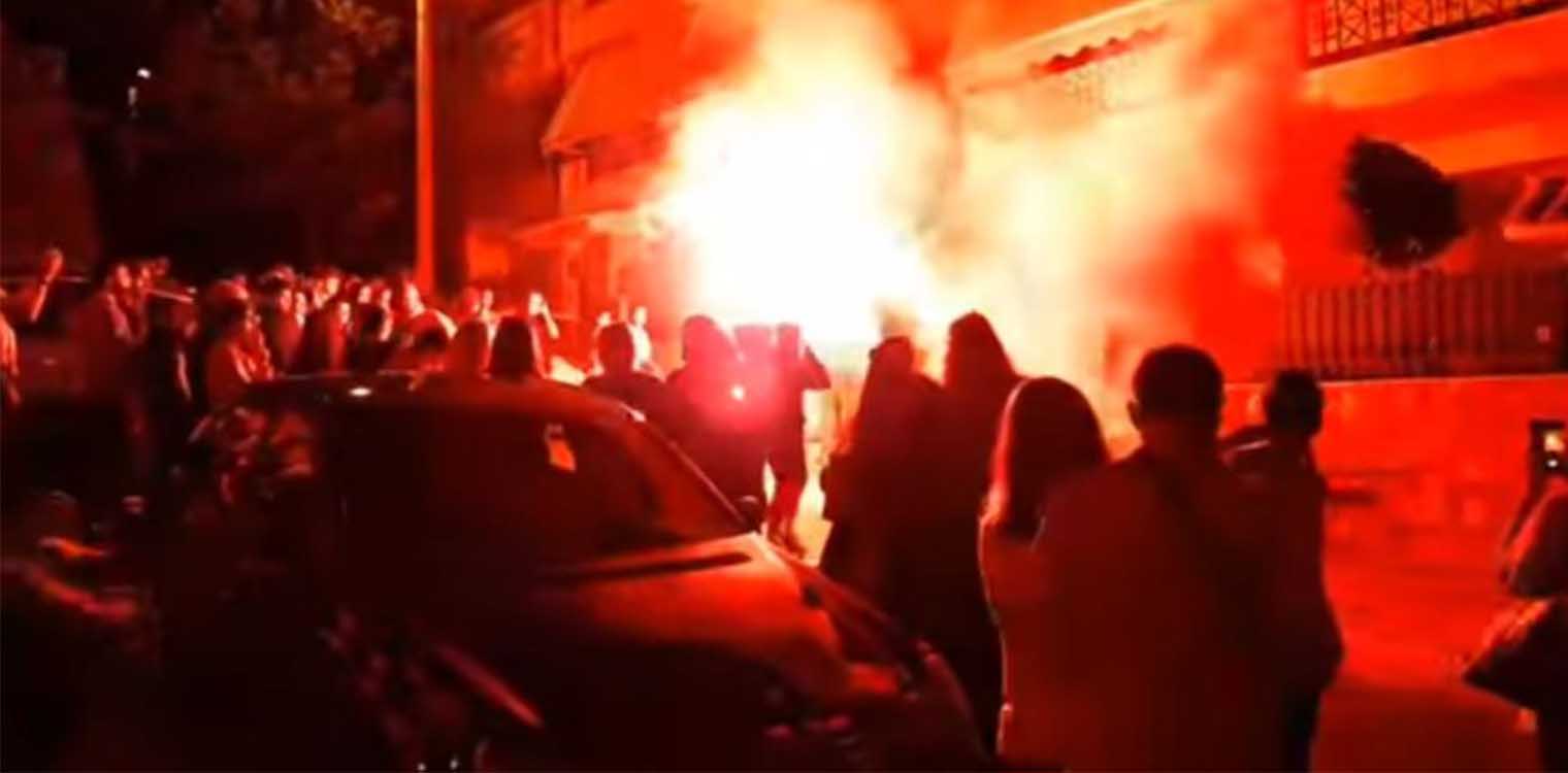 Επίθεση σε σκύλο στη Νίκαια: Συγκέντρωση με καπνογόνα έξω από το σπίτι του καθηγητή