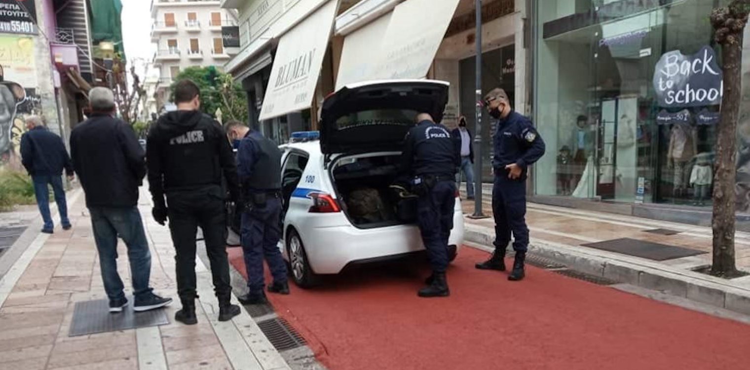 Σοκ στο Αγρίνιο: Άνδρας τραυμάτισε με μαχαίρι δύο γυναίκες - Κατάφερε να του ξεφύγει μια τρίτη