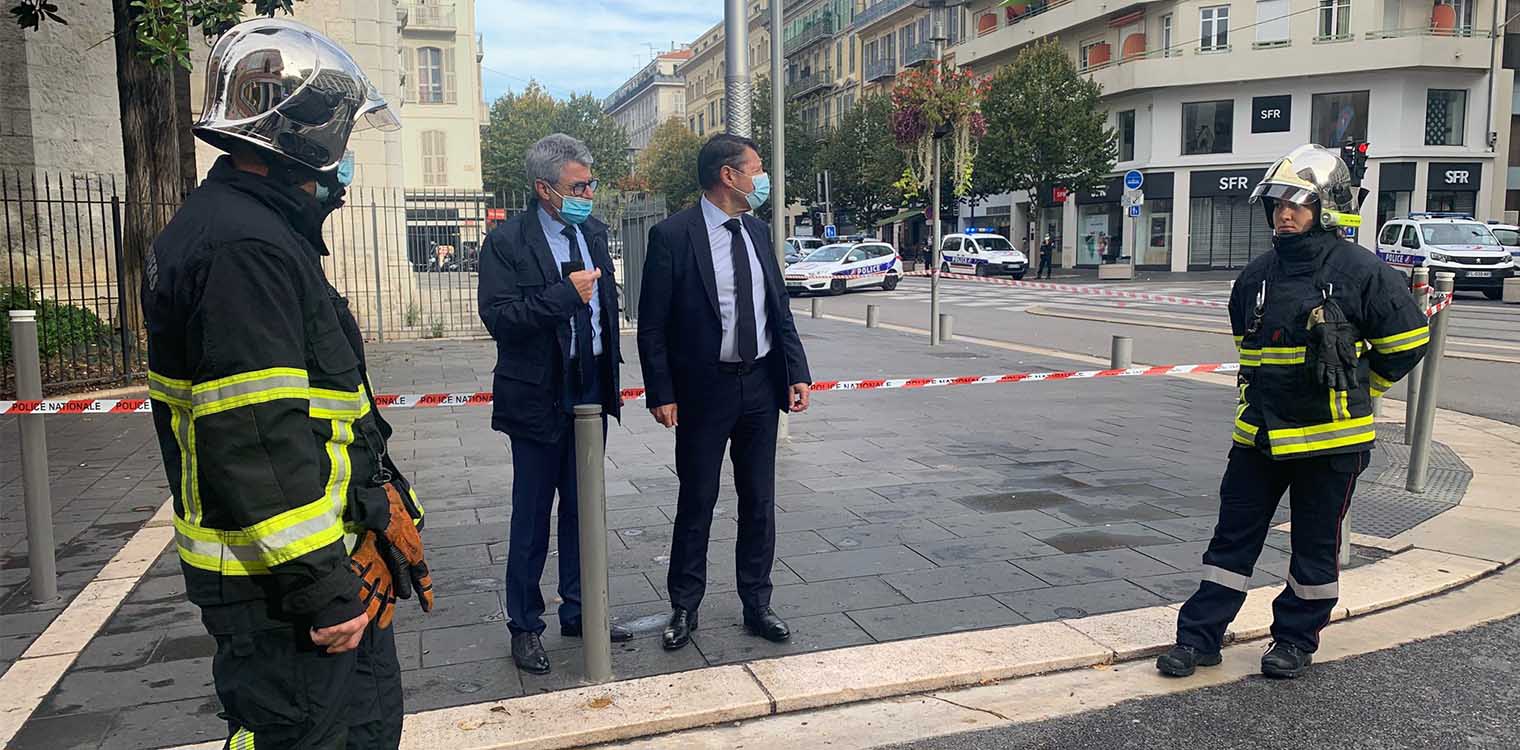 Τρομοκρατική επίθεση στη Νίκαια της Γαλλίας: Αποκεφαλίστηκε γυναίκα - Τρεις νεκροί (upd)