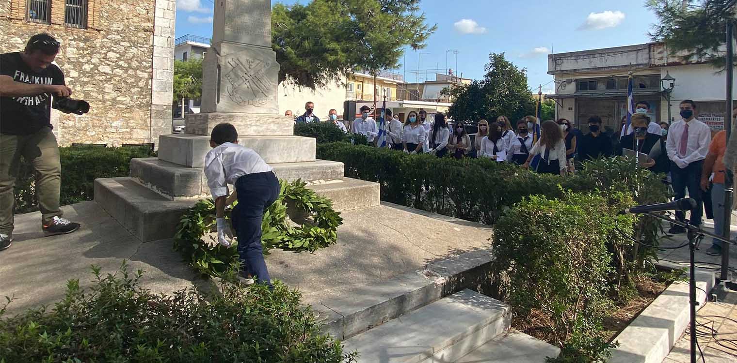 Λεχαινά: Καταθέσεις στεφάνων υπέρ της μνήμης ηρώων-αγωνιστών πραγματοποίησαν οι μαθητές σχολείων
