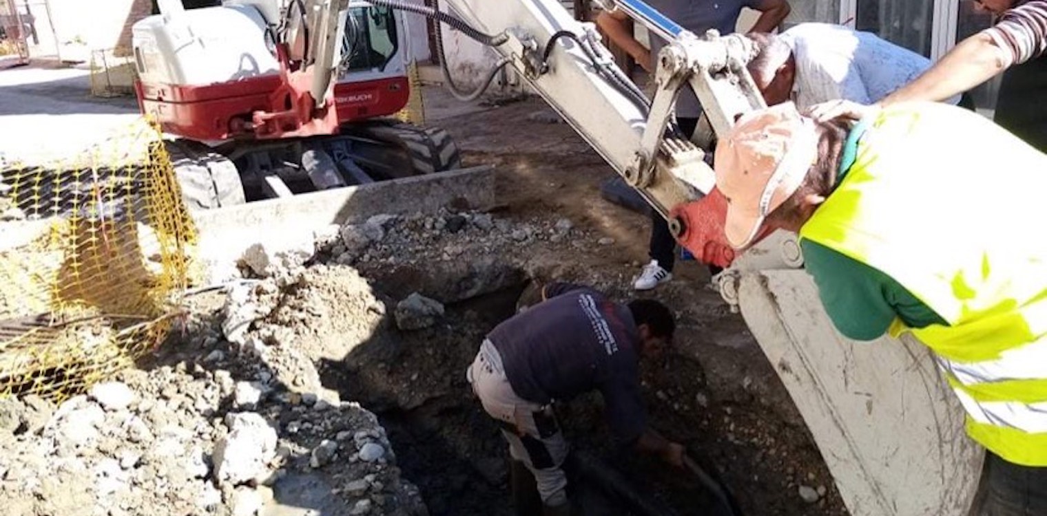 Άμεση αποκατάσταση της βλαβης του Δικτύου Ύδρευσης στα Λεχαινά