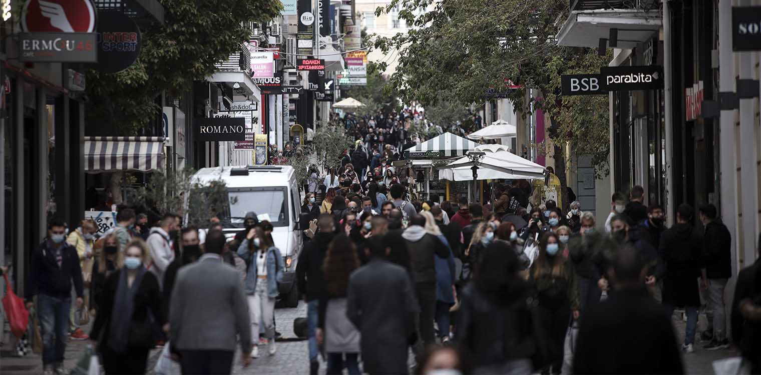 Η κίνηση στους δρόμους της Αθήνας ξεπέρασε την παραμονή των Χριστουγέννων