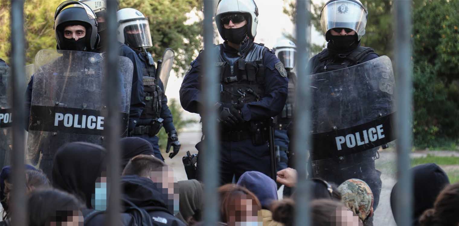 Πολυτεχνείο: Μπήκαν τα ΜΑΤ - Έγινε η εκκένωση