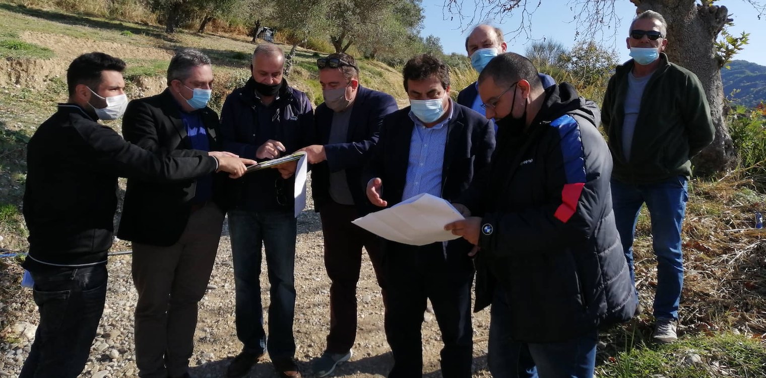 Δήμος Πύργου: Εγκαταστάθηκε ο εργολάβος για τεχνικά έργα βελτίωσης αγροτικών δρόμων στην Καρυά