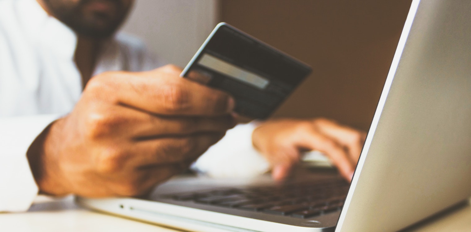 Σε ρυθμούς Black Friday ηλεκτρονικά καταστήματα και καταναλωτές