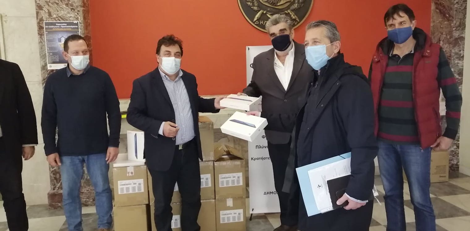Σπουδαία προσφορά 200 τάμπλετ σε μαθητές από τον Δήμο Πύργου