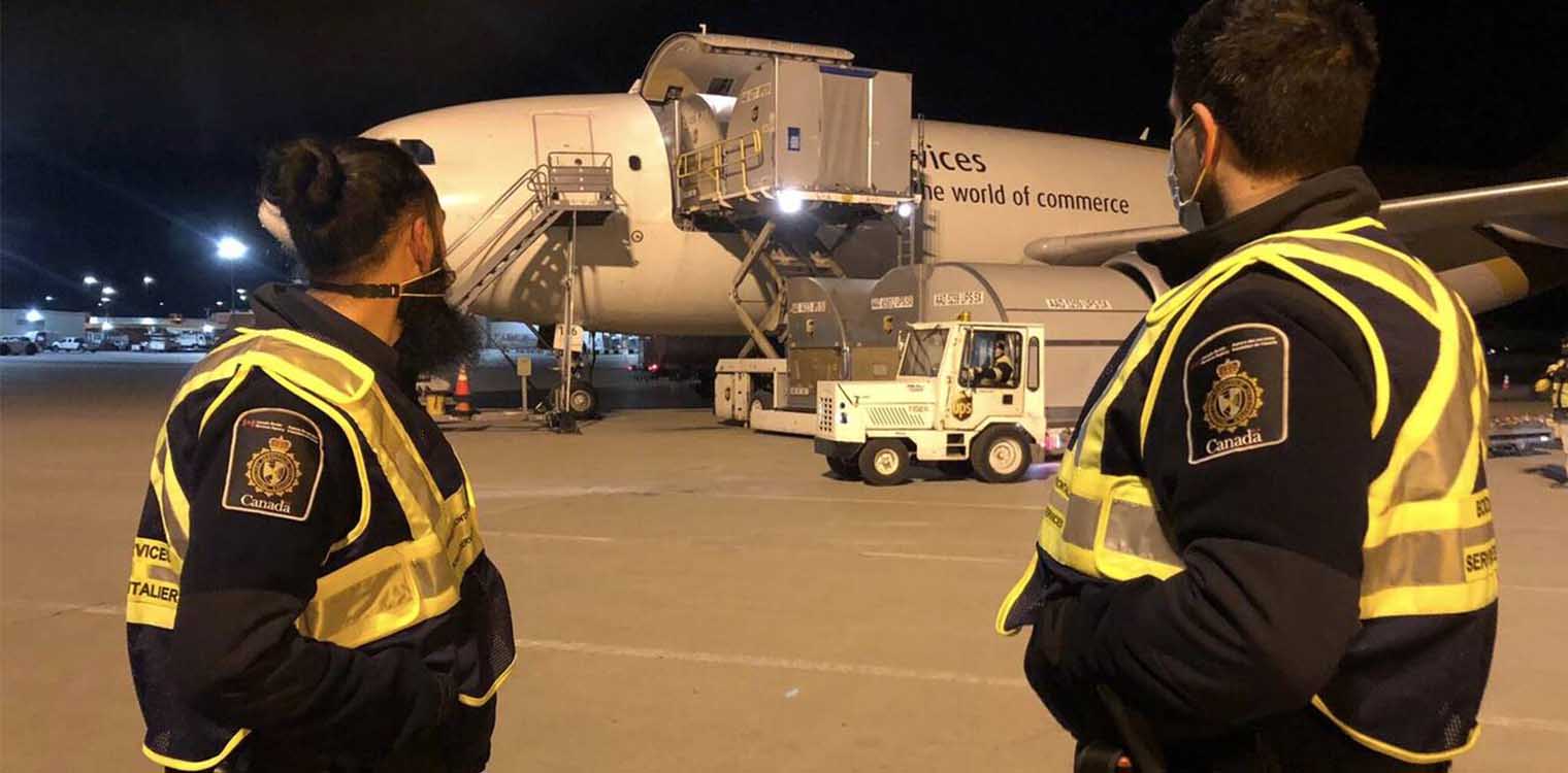 Κορωνοϊός: Στον Καναδά η πρώτη παρτίδα εμβολίων των Pfizer/BioNTech