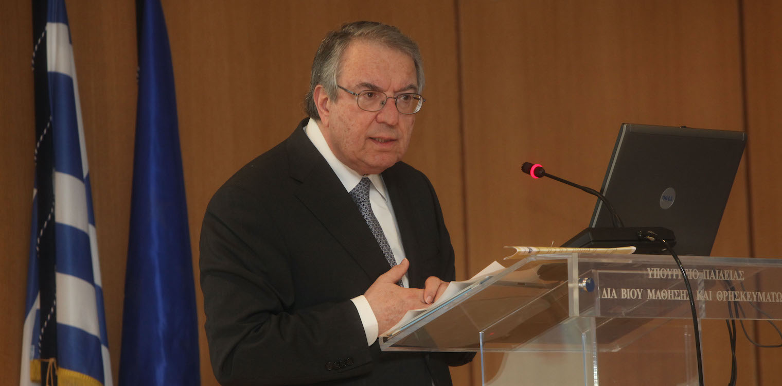 Μπαμπινιώτης ξανά κατά του «Click away»: Ούτε δύσκολο ούτε γελοίο να δοκιμάσουμε την ελληνική απόδοση