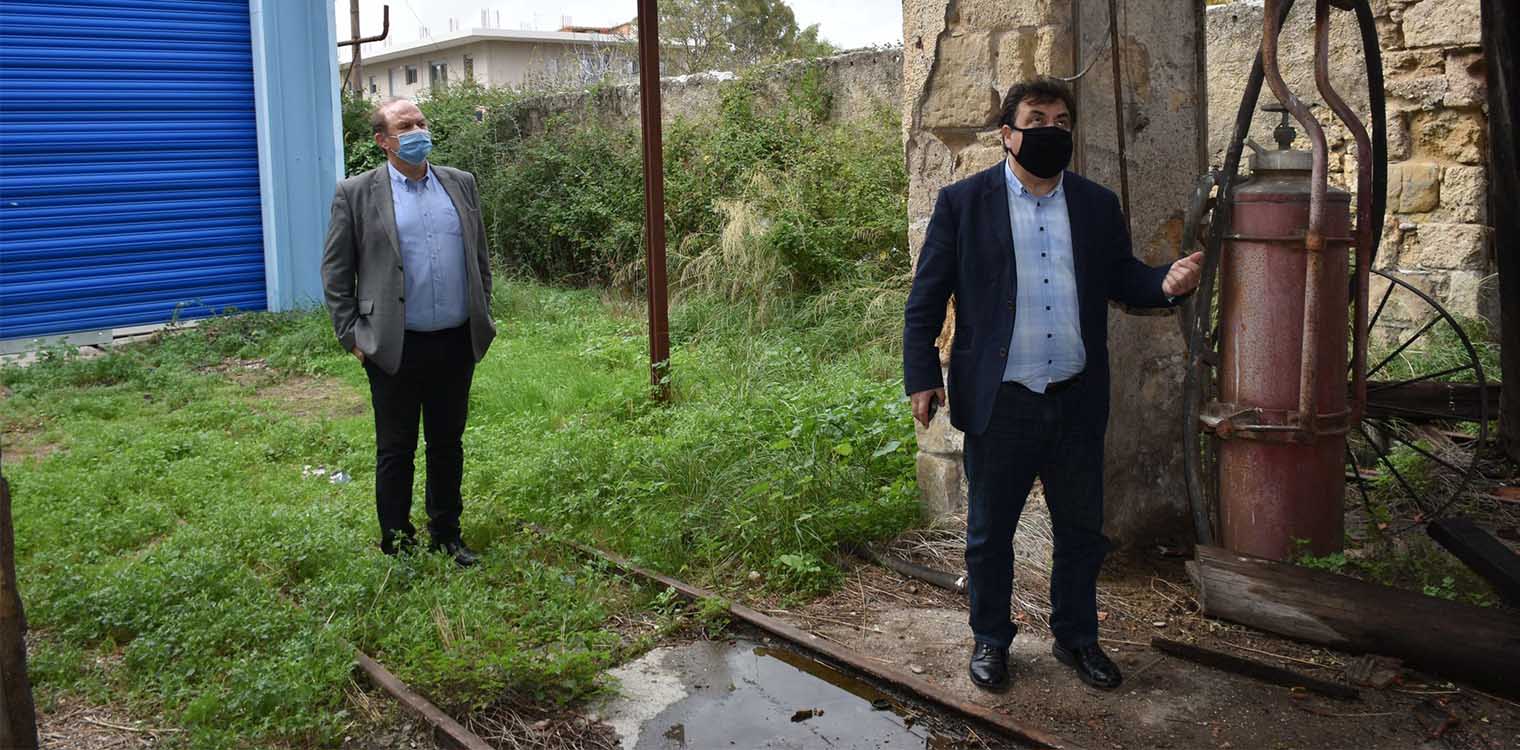 Δήμος Πύργου: Ανάγκη άμεσης παρέμβασης για τη συνεχιζόμενη φθορά στο χώρο του σιδηροδρομικού σταθμού Πύργου