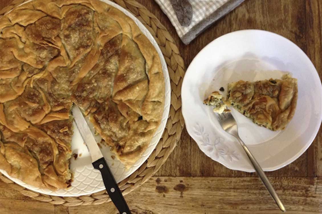Πίτα με σπανάκι , πράσα και μυρωδιές