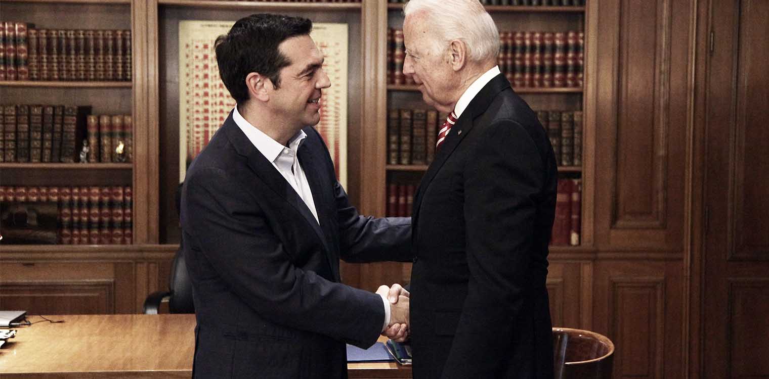 Ο απρόσμενος σύμμαχος του Τσίπρα - Αυξήσεις μισθών στις ΗΠΑ, μειώσεις στην Ελλάδα