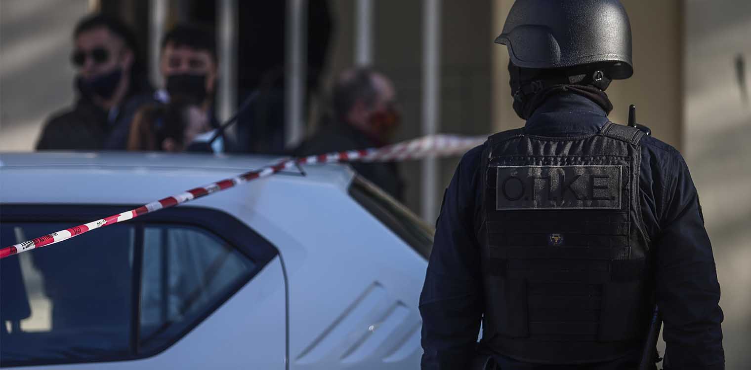 Αγία Βαρβάρα Αττικής: Εφοδο των ΕΚΑΜ στο σπίτι του ταμπουρωμένου