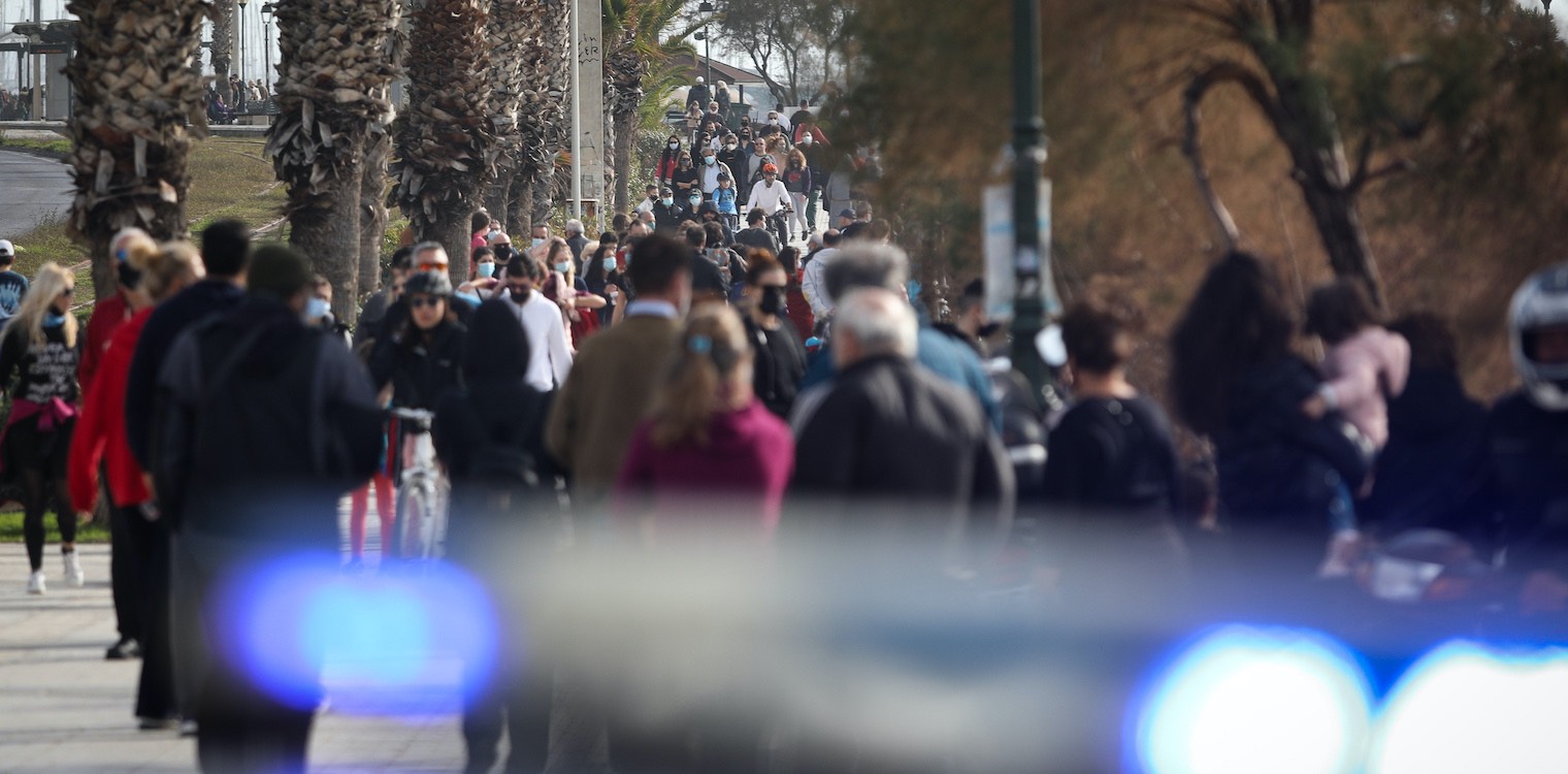 Φλοίσβος: Πλήθος κόσμου ξεχύθηκε στους δρόμους (photos)