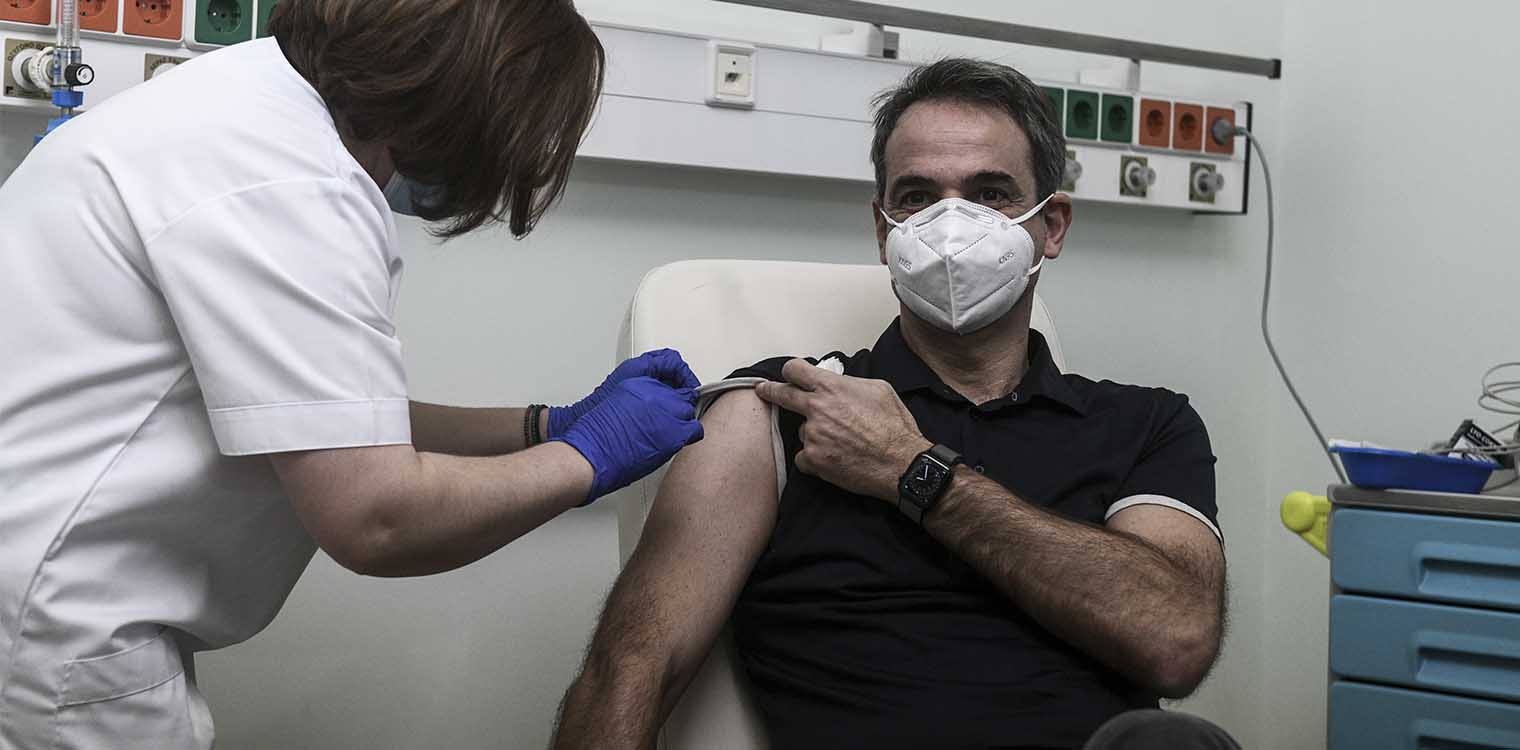 «Φυσιολογικός ορός στο εμβόλιο;» - Η ανάρτηση νοσηλεύτριας που καταρρίπτει τις θεωρίες συνωμοσίας