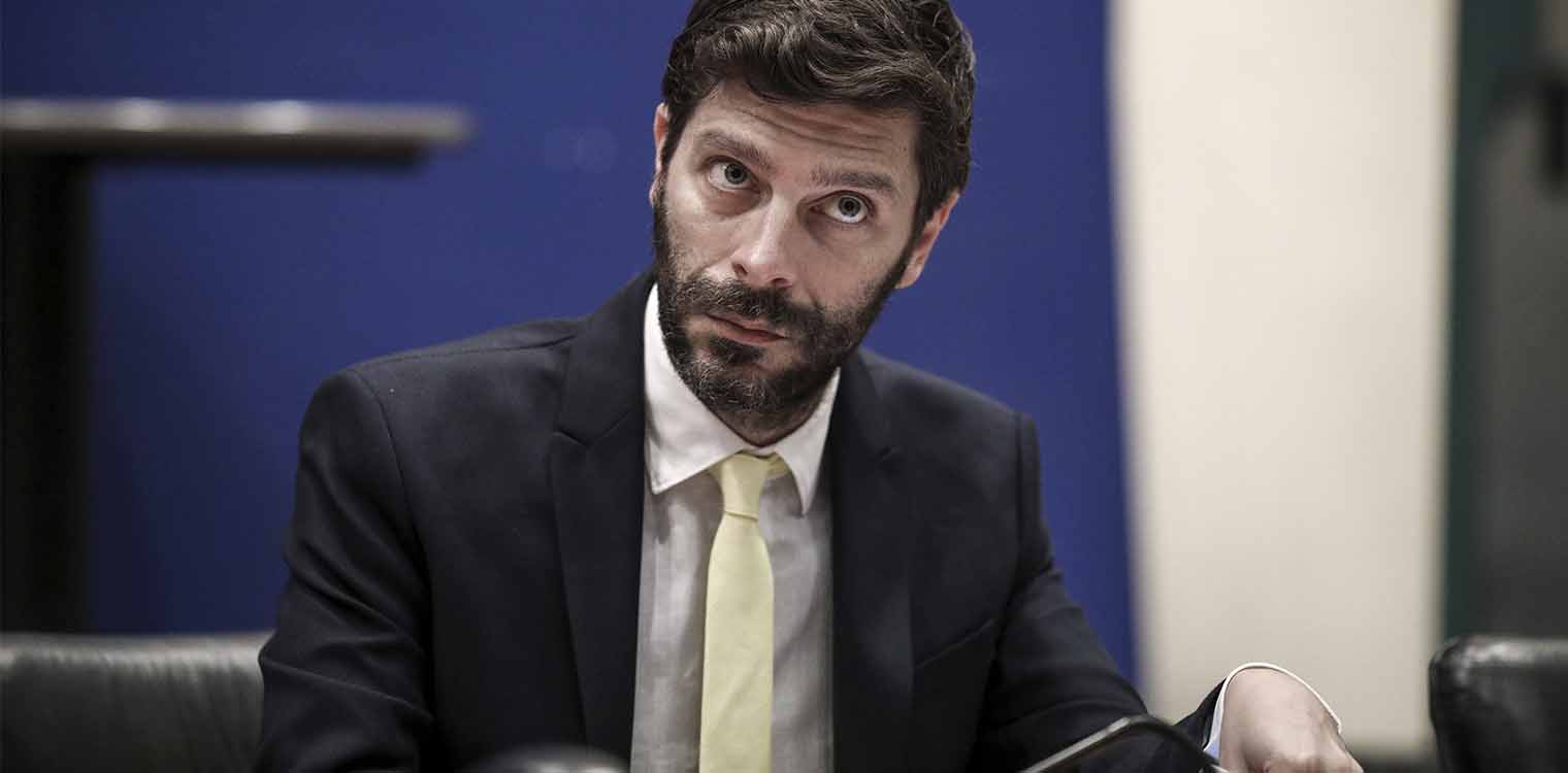 Νικόλας Γιατρομανωλάκης: Ο πρώτος ανοιχτά ομοφυλόφιλος υπουργός της Ελλάδας