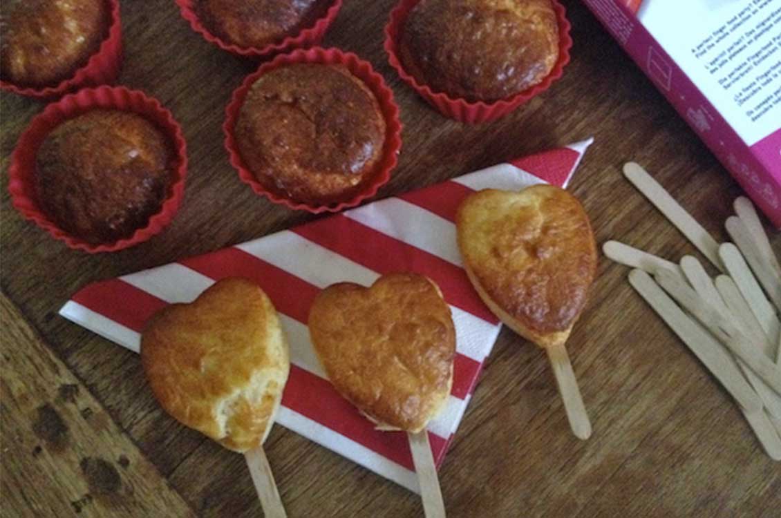 Ατομικά κεκάκια παρμεζάνας με πάπρικα