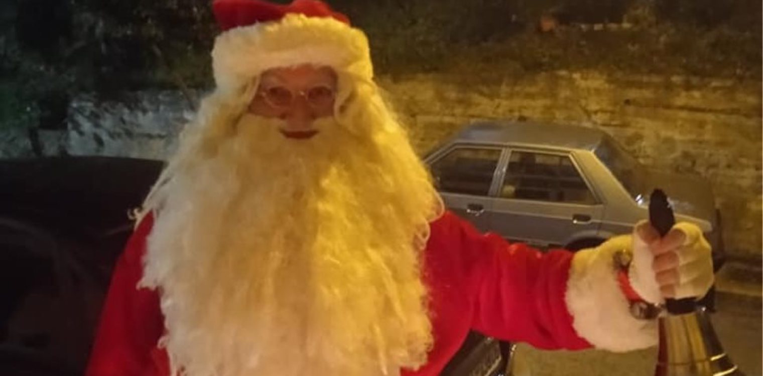 Θλίψη στη Λαμία: Πέθανε ο «Άη Βασίλης» της πόλης την ώρα που μοίραζε δώρα