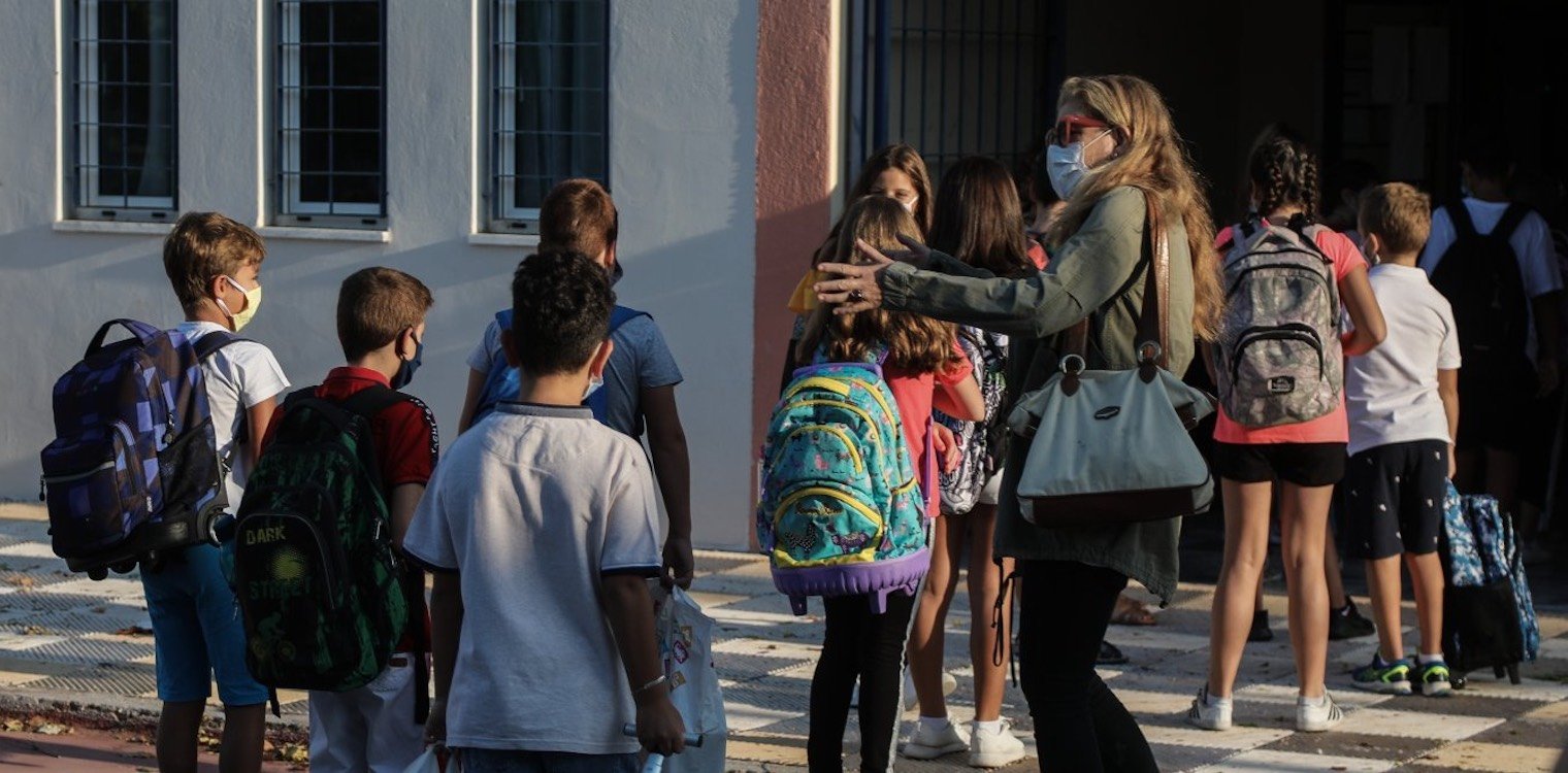 Κορωνοϊός: Σχολεία και Εκκλησία «δοκιμάζουν» την κυβέρνηση - Τα επόμενα βήματα