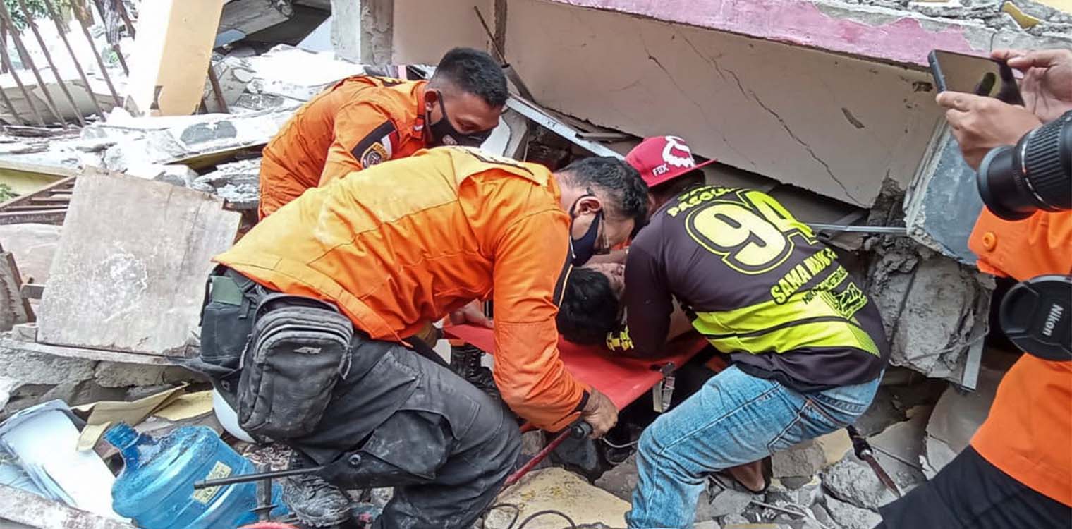 Πάνω από 35 οι νεκροί από τον σεισμό στην Ινδονησία – Κατέρρευσε νοσοκομείο (photos - video)
