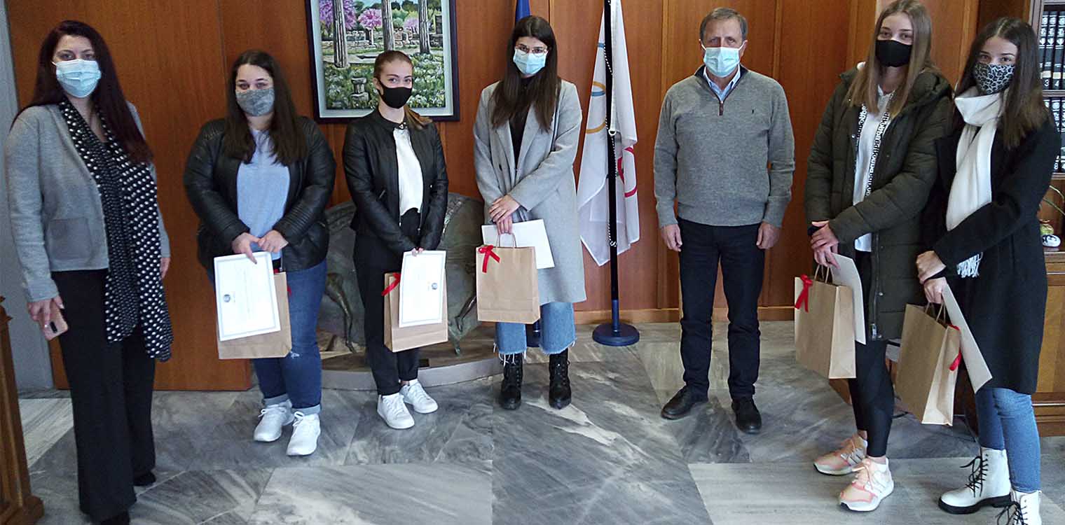 Βραβεύτηκαν από το Δήμο Αρχ. Ολυμπίας οι επιτυχόντες στα ΑΕΙ