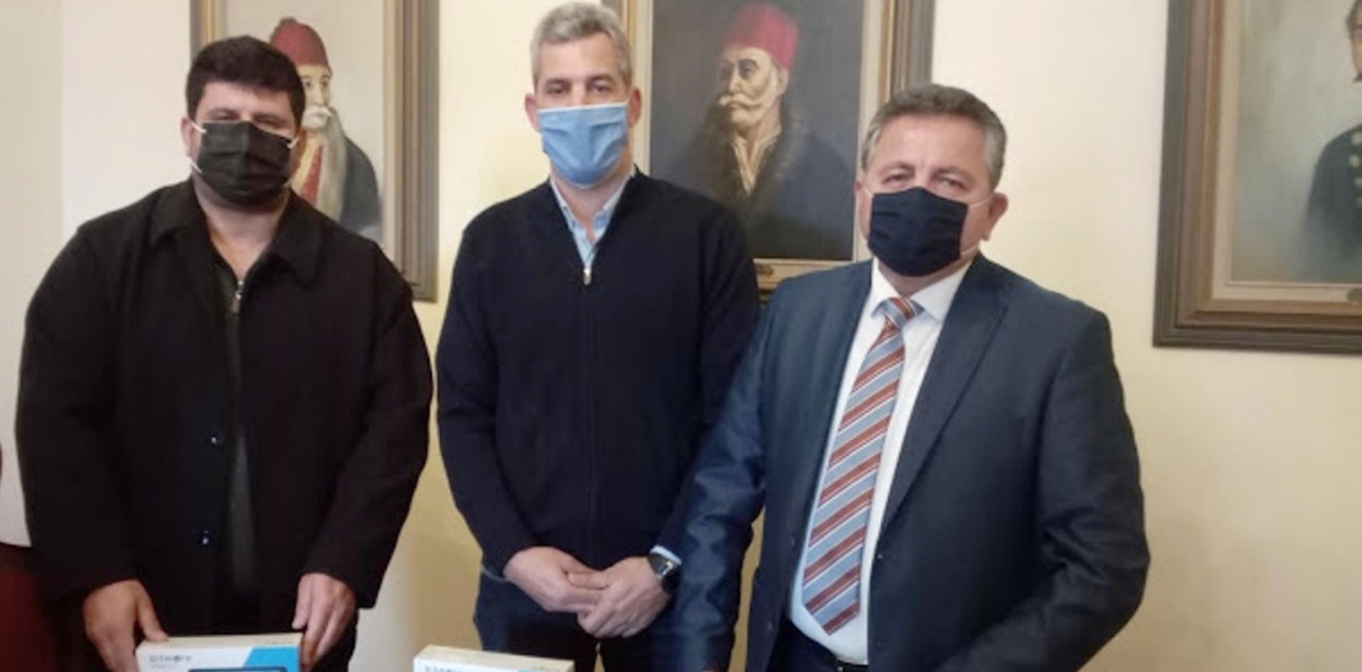 Προσφορά τάμπλετ στα δημοτικά του δήμου Πηνειού απο τη "Σούλης - Κιούνης ΑΒΕΕ"