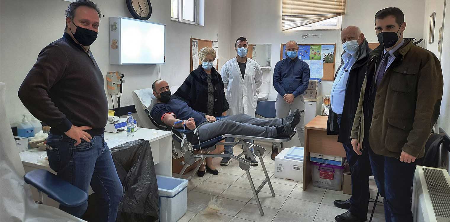 Ο Γιαννόπουλος στην Εθελοντική Αιμοδοσία στα Κρέστενα