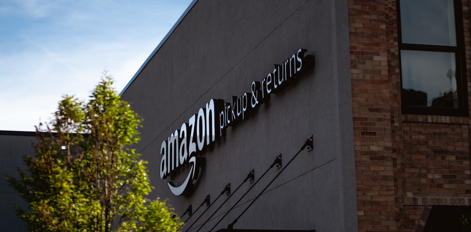 Amazon: Ανοίγει γραφεία στην Ελλάδα και κάνει προσλήψεις