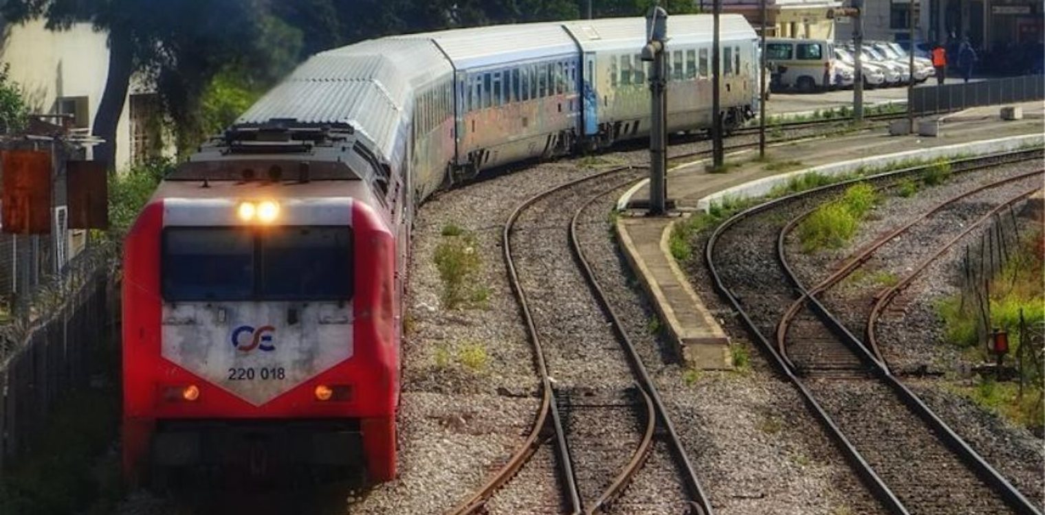 Σε βράχια έπεσε αμαξοστοιχία που εκτελούσε το δρομολόγιο Φλώρινα - Θεσσαλονίκη