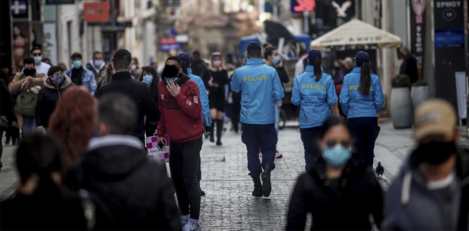 Κορωνοϊός: Μια ανάσα πριν το «πισωγύρισμα» - Στον... πάγο το άνοιγμα Γυμνασίων και Λυκείων