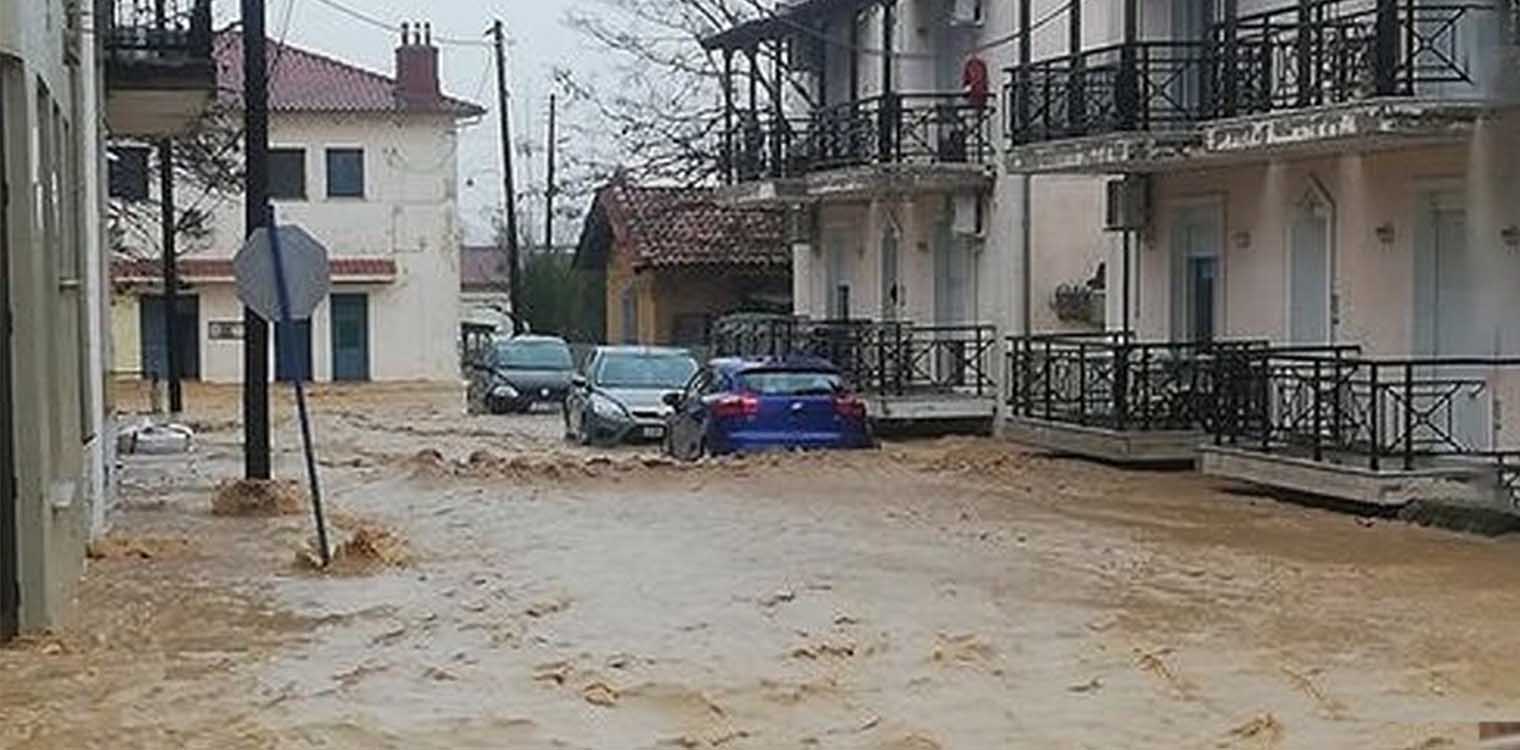 Κακοκαιρία - Έβρος: Εγκλωβισμένοι μαθητές και νήπια ύστερα από πλημμύρες - Δείτε βίντεο (upd)