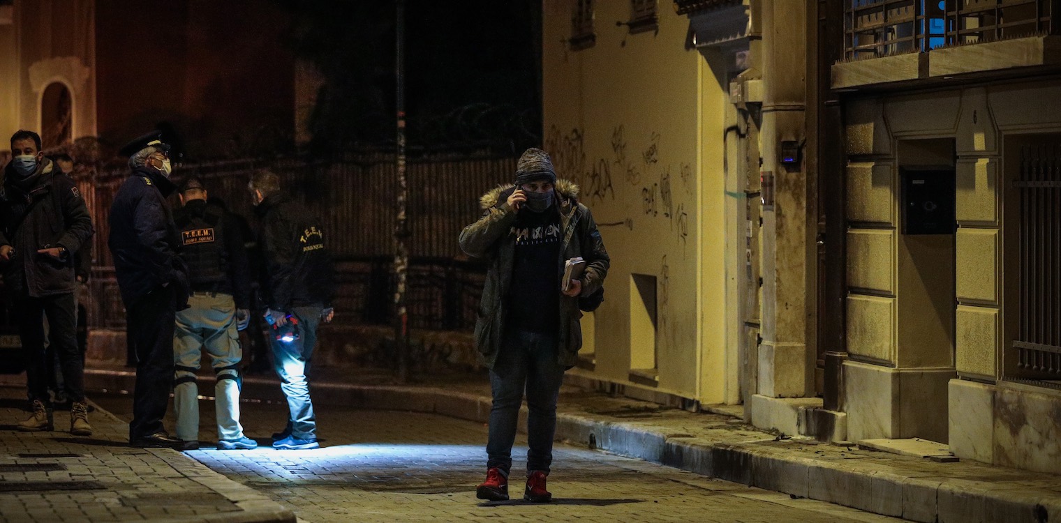 Αυτοσχέδιος εμπρηστικός μηχανισμός εξερράγη στο κτίριο όπου στεγαζόταν η εταιρεία Zeus+Dione