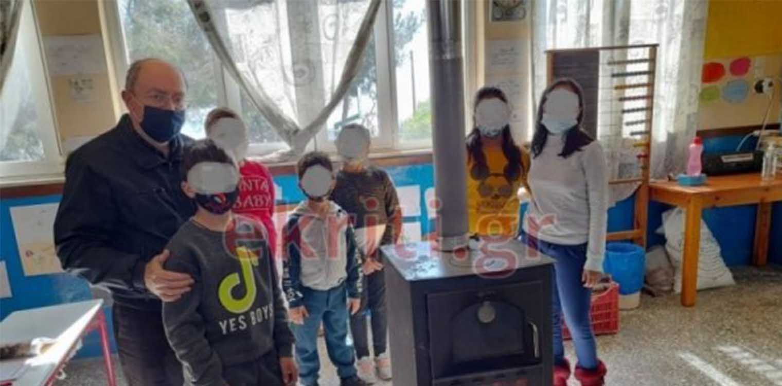 Κρήτη: Μάθημα με ξυλόσομπα παρά το κρύο σε Δημοτικό σχολείο