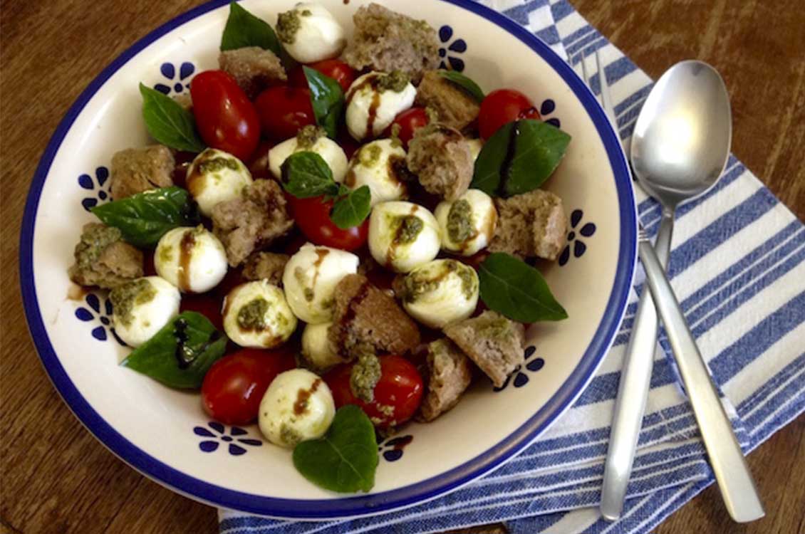 Σαλατα caprese με pesto βασιλικού