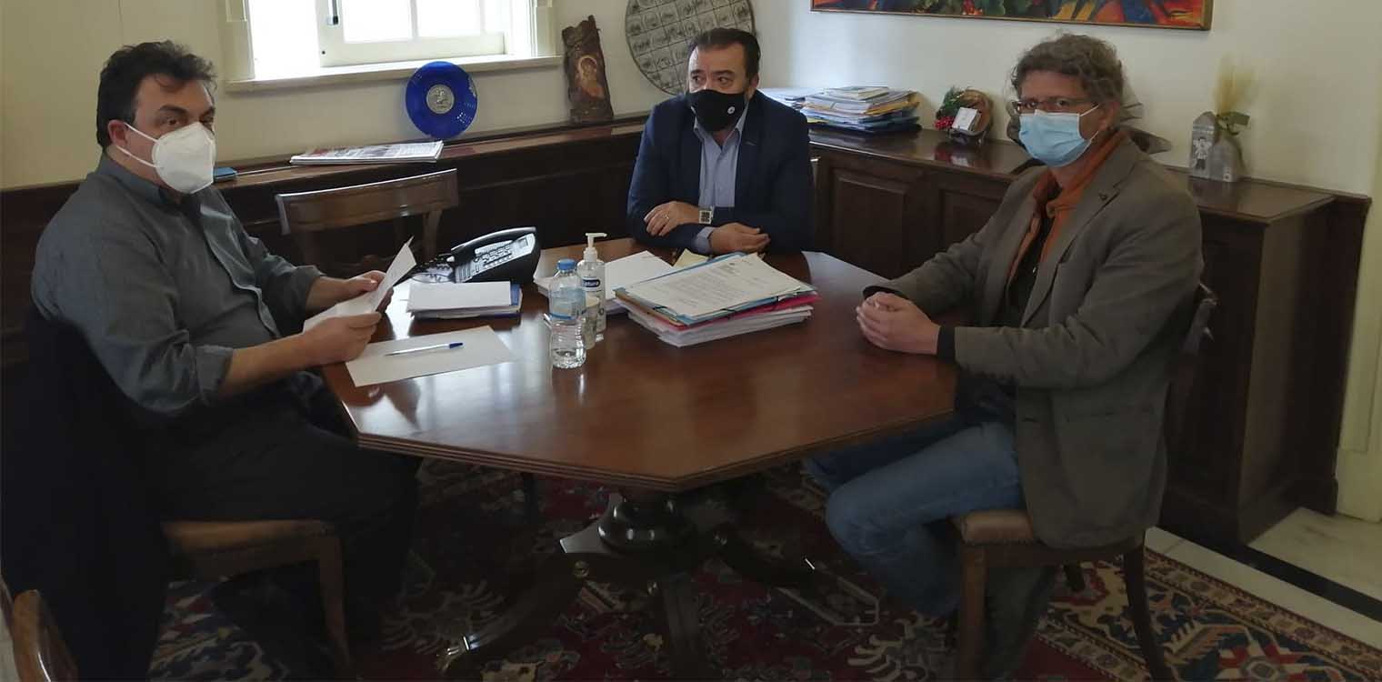 Δήμος Πύργου: Στάση εργασίας στον Πύργο την ώρα της συνάντησης των επτά Δημάρχων με τον Πρύτανη την Παρασκευή