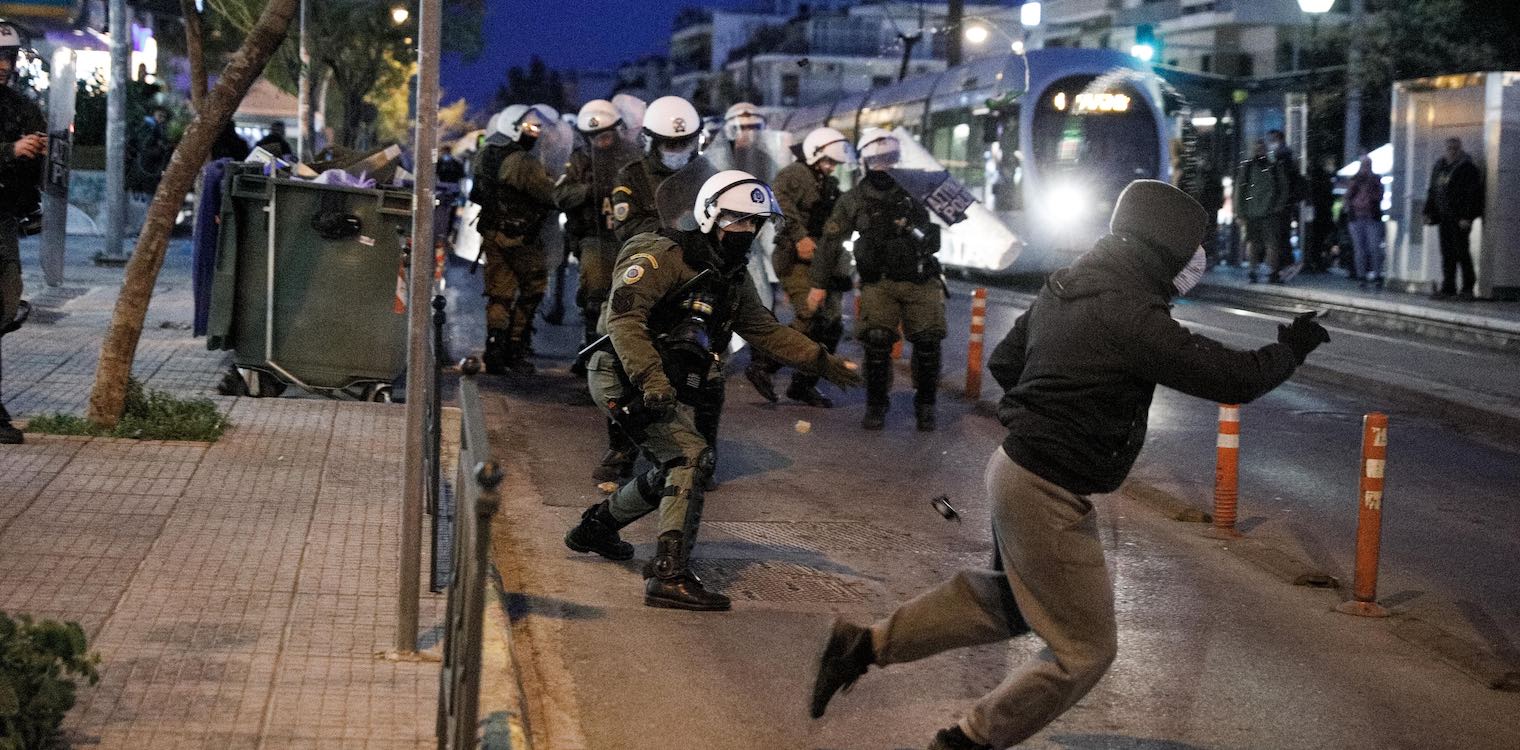 Μαρτυρίες κατοίκων για τα γεγονότα στη Νέα Σμύρνη: Ετσι ξεκίνησαν τα επεισόδια