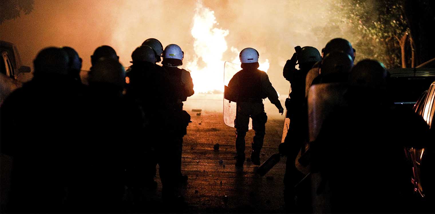 Νέα Σμύρνη: Από το «Πονάω» στον άγριο ξυλοδαρμό αστυνομικού - Το χρονικό της οργής