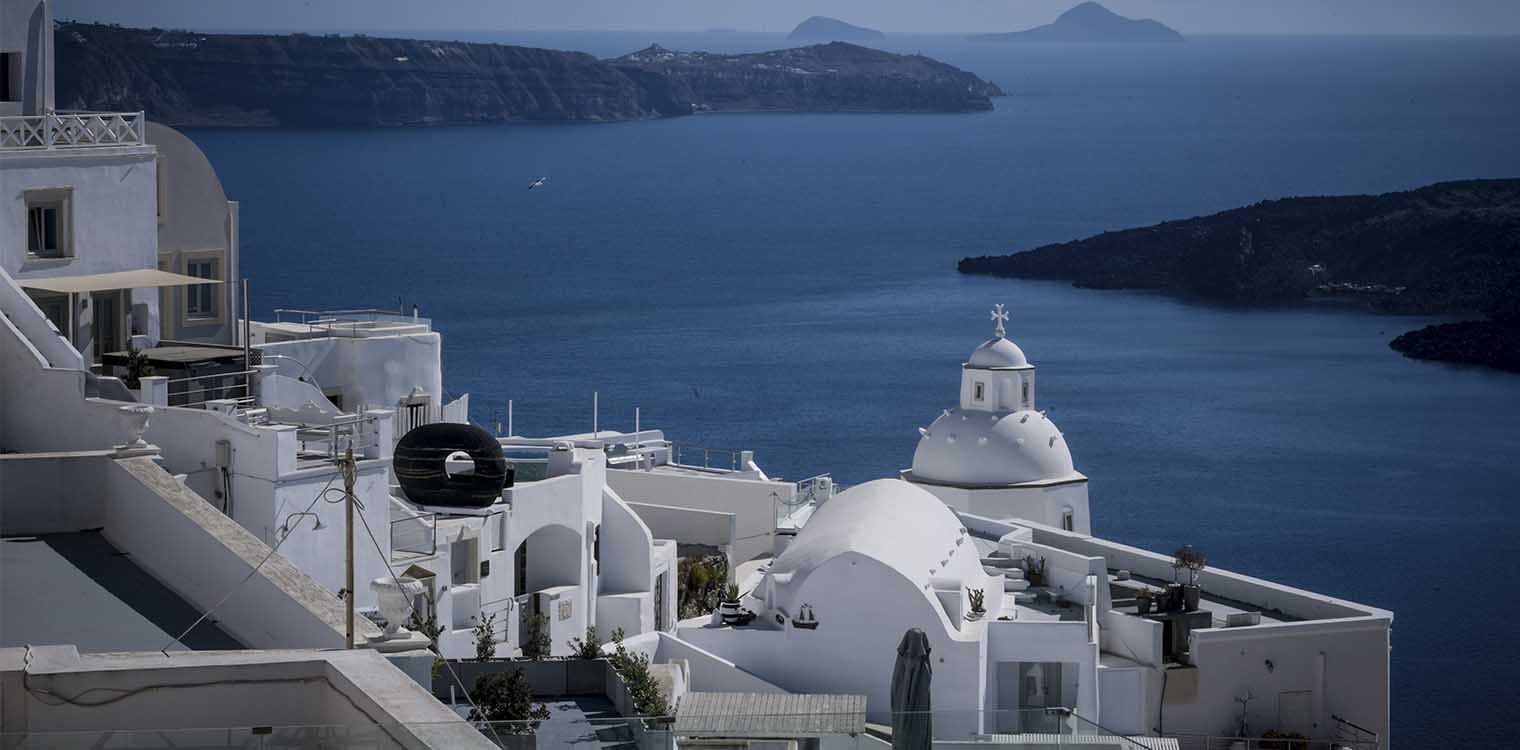 Στο επίκεντρο του βρετανικού Τύπου ελληνικοί τουριστικοί προορισμοί